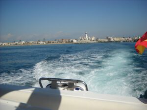 Depuis le pont de Pointe au Piments en navigation dans la baie de Rosas, nous apercevons Empuriabrava