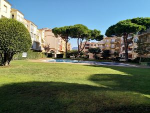 première vue du parc central de la plus grosse section de la résidence