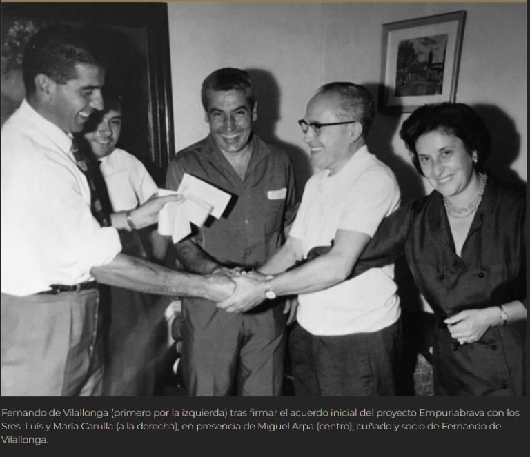 Sur cette photo nous découvrons l'équipe au complet qui a signé la construction d'Empuriabrava