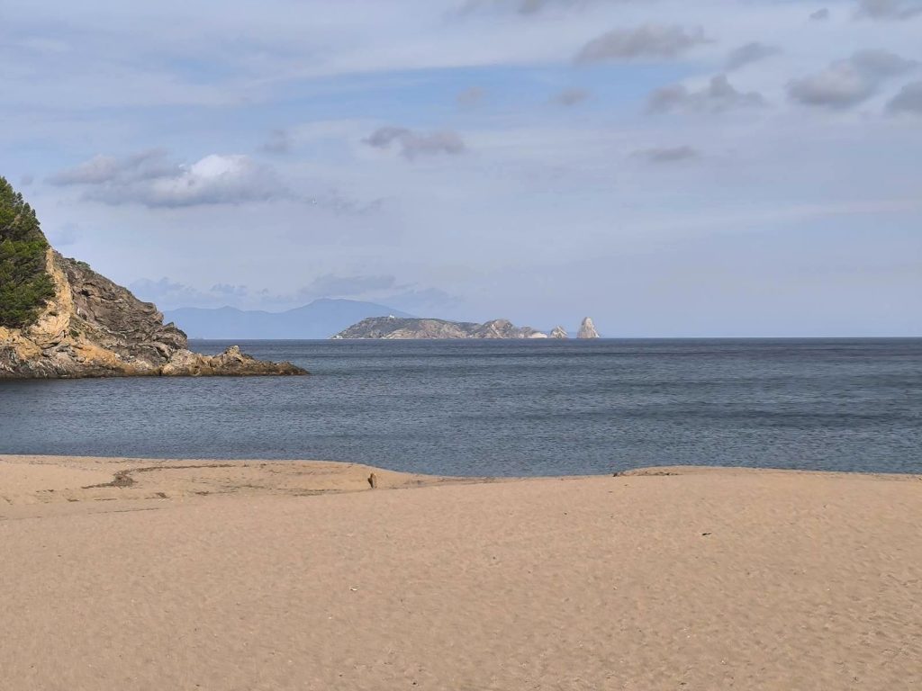 La Plage de Bégur, voisines de Pals nous a semblé intéressante pour illustrer le côté station balnéaire du village médiéval de Pals.