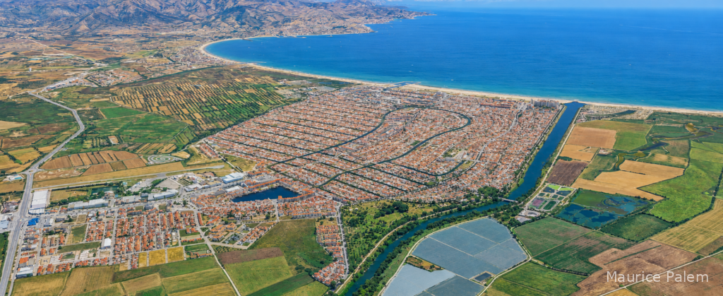 Nous voyons avec cette vue de Google earth Empuriabrava depuis presque au dessus de Castello d'Empuries
