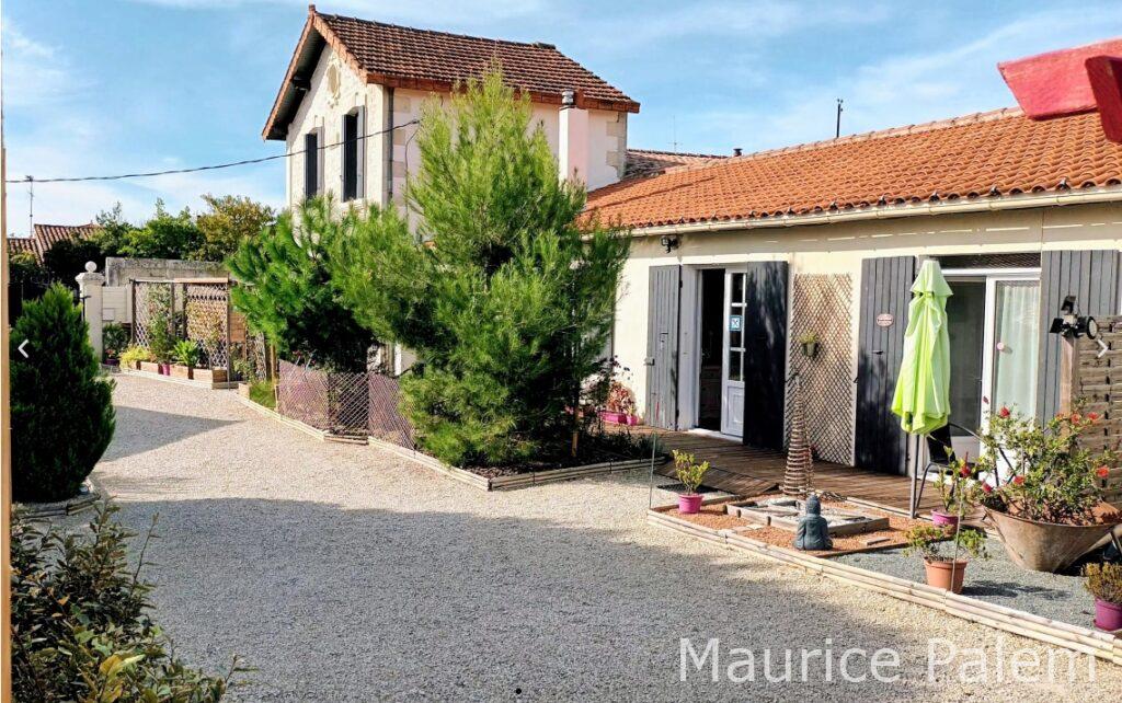 Nous voyons ici le Clos des Passiflores Chambres et Table d'hôtes à Pons en Charentes maritimes