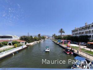 Canal principal d’Empuriabrava, cœur de la marina résidentielle.