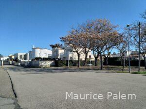 Quartier endormi et place quelque part dans Empuriabrava